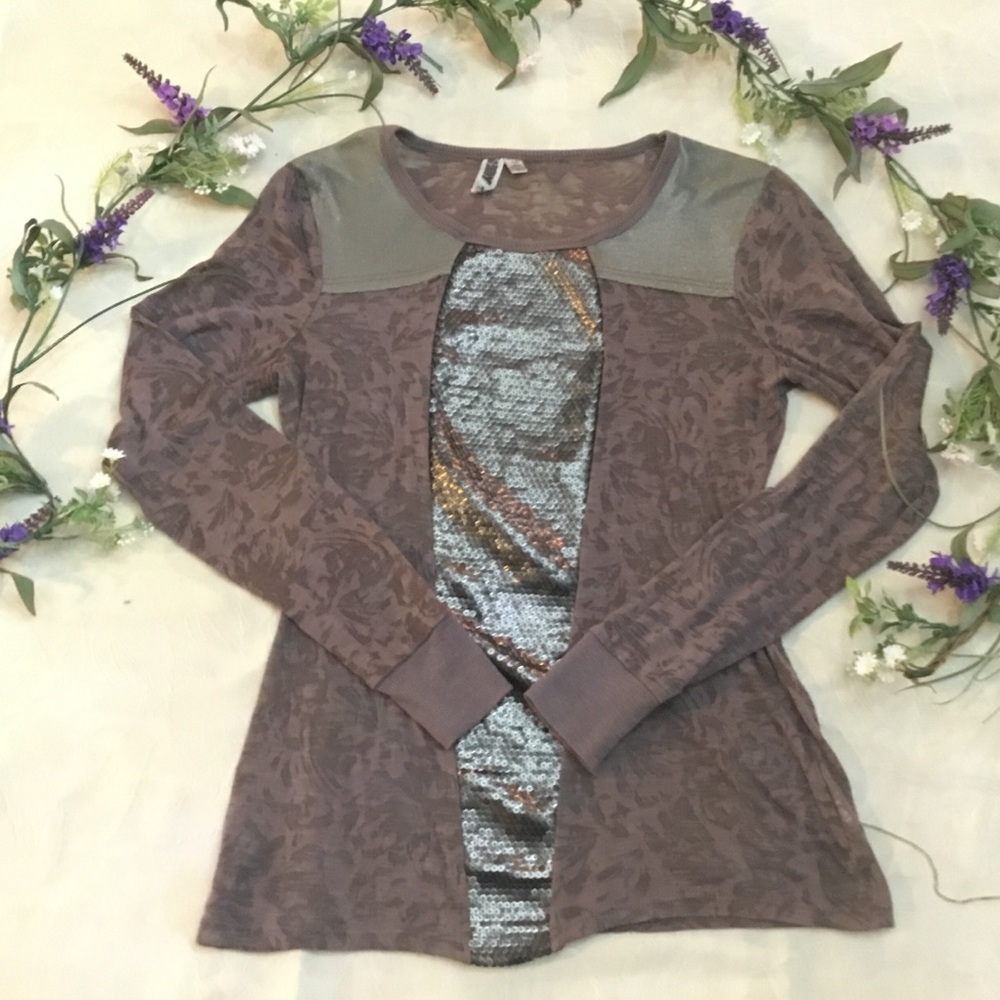 BKE by BUCKLE long sleeve burn out top size Large.